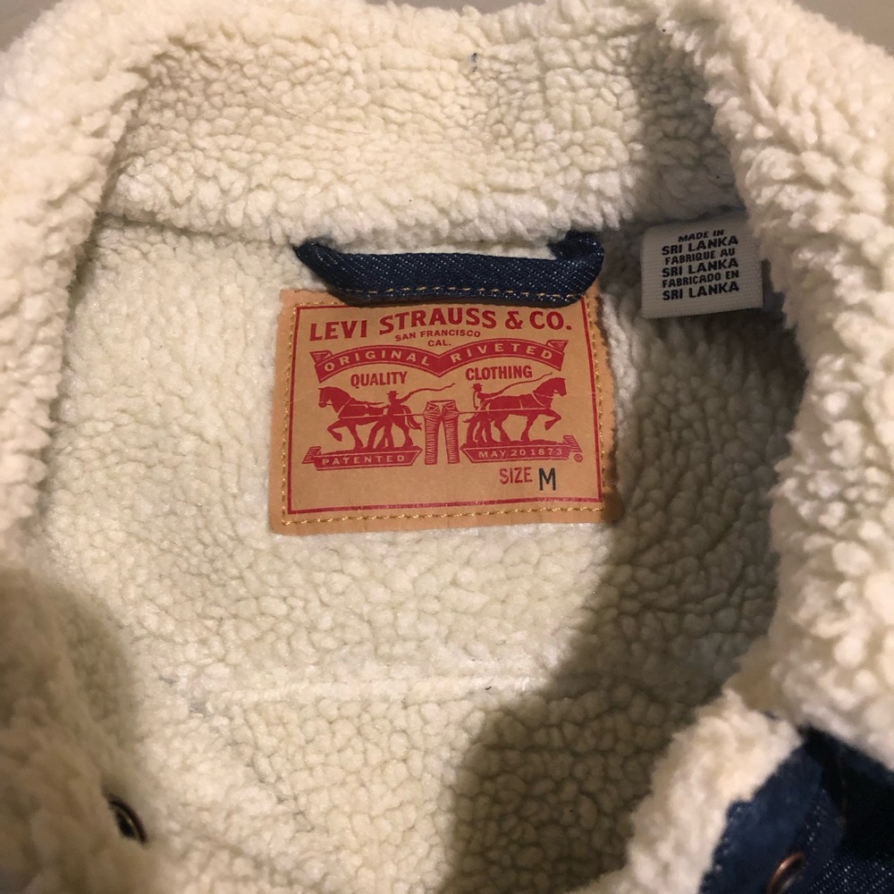 Women’s Sherpa Levi’s jacket size M